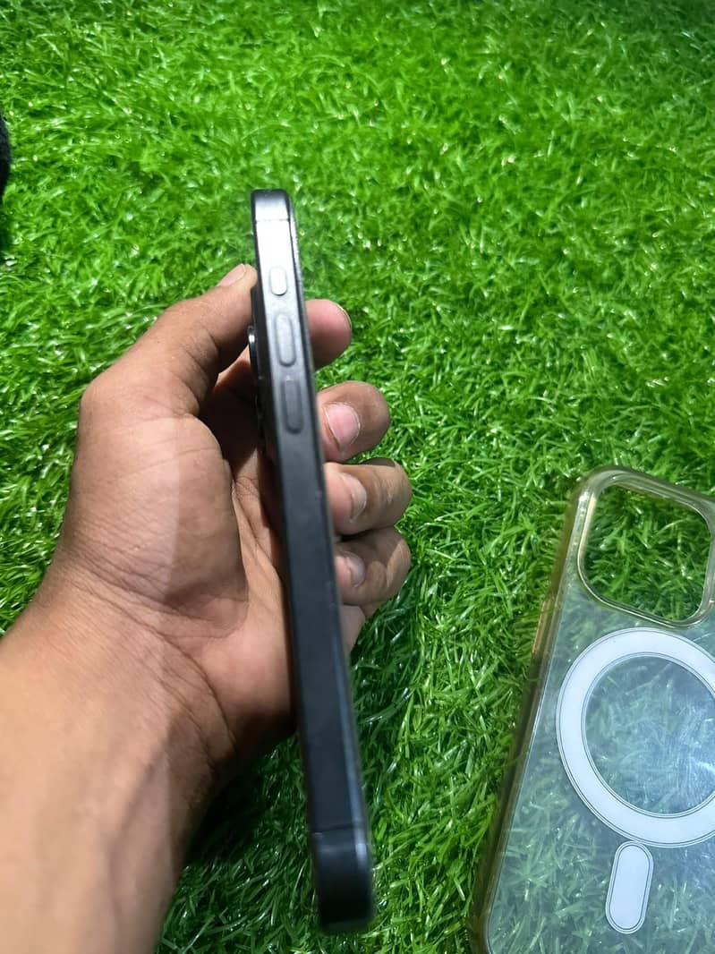 Apple iPhone 15 Pro 1