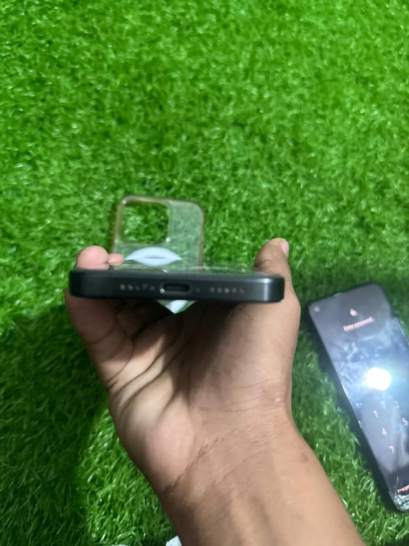 Apple iPhone 15 Pro 2
