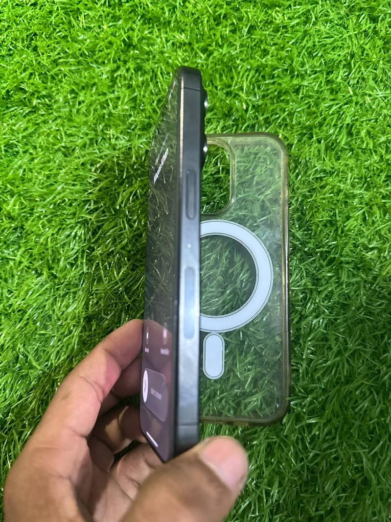 Apple iPhone 15 Pro 3