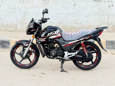 Cb 150F like new bike model 24 and 0/3/3/1/2/7/0/0/1/3/8