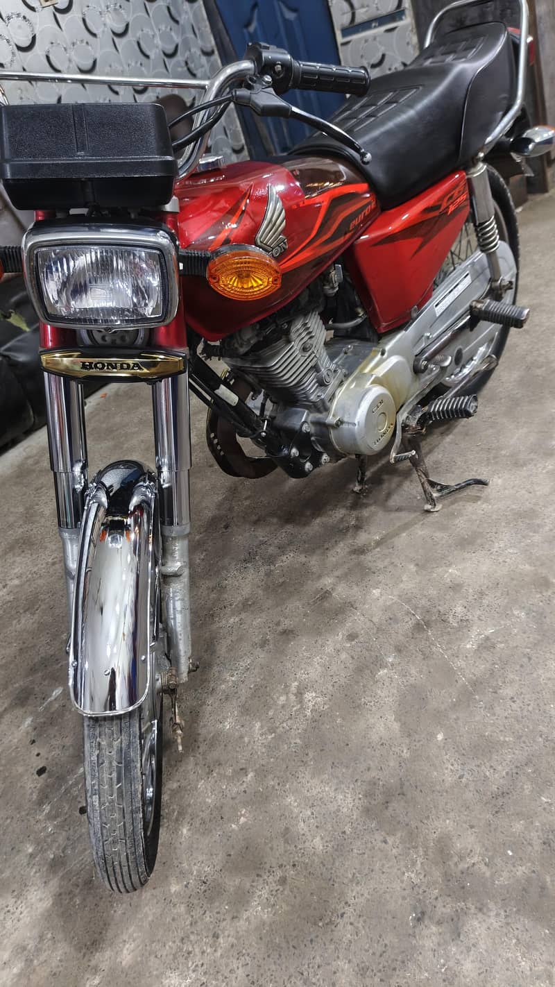 CG. 125 model 2017 5