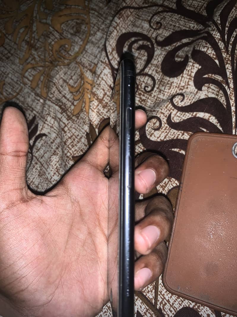 Apple iPhone 7 3