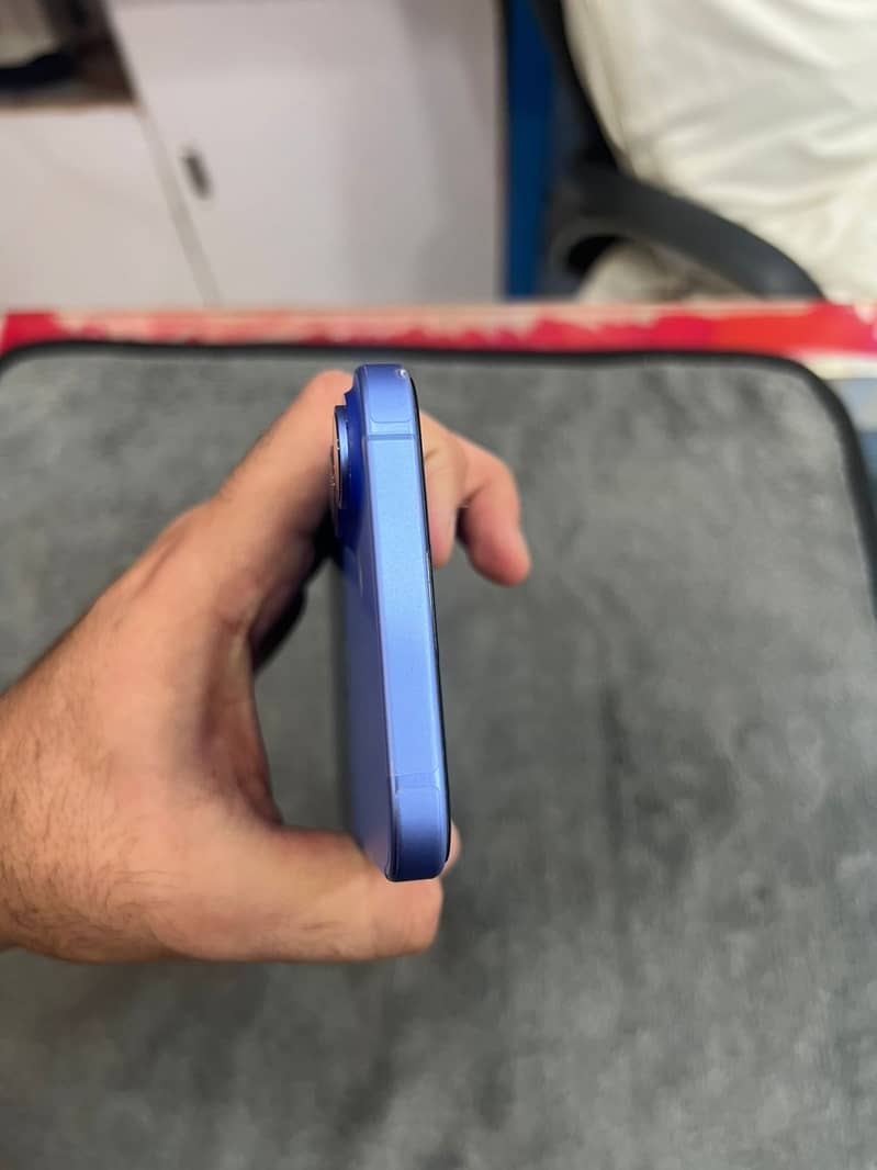 Apple iPhone 16 Plus 4