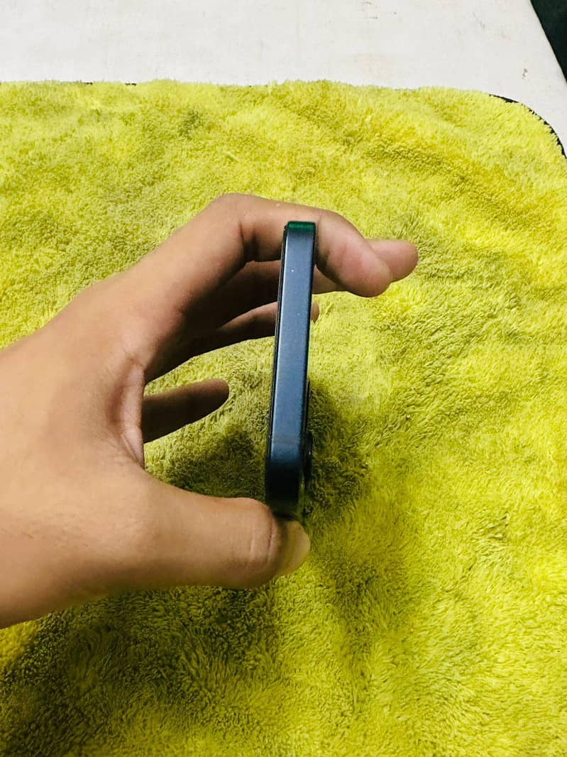 Apple iPhone 12 6