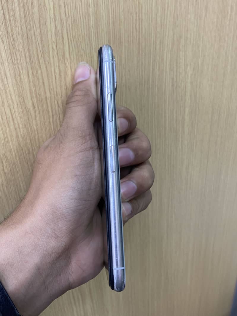 Apple iPhone X 3