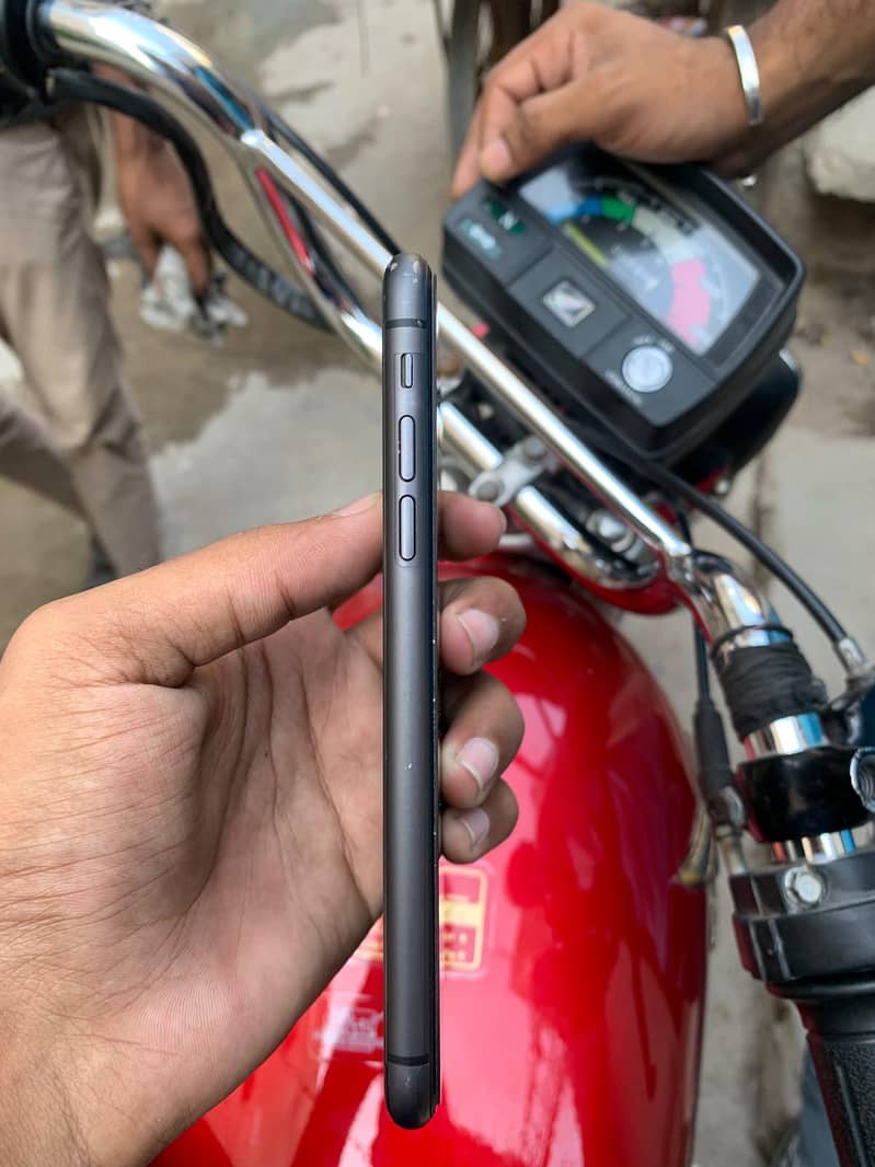 Apple iPhone 11 8