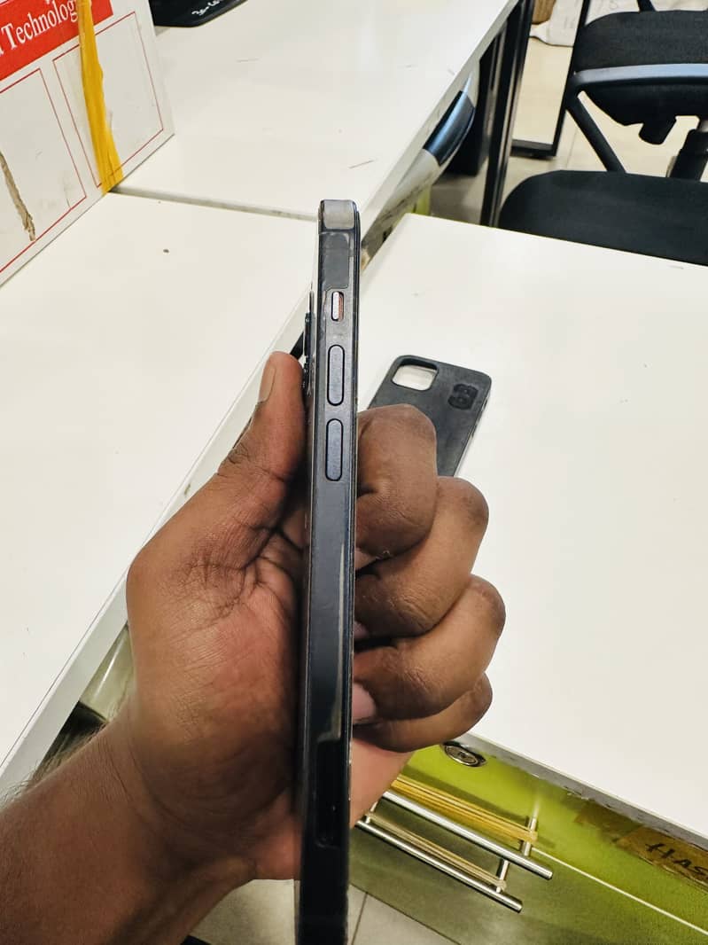 Apple iPhone 12 0
