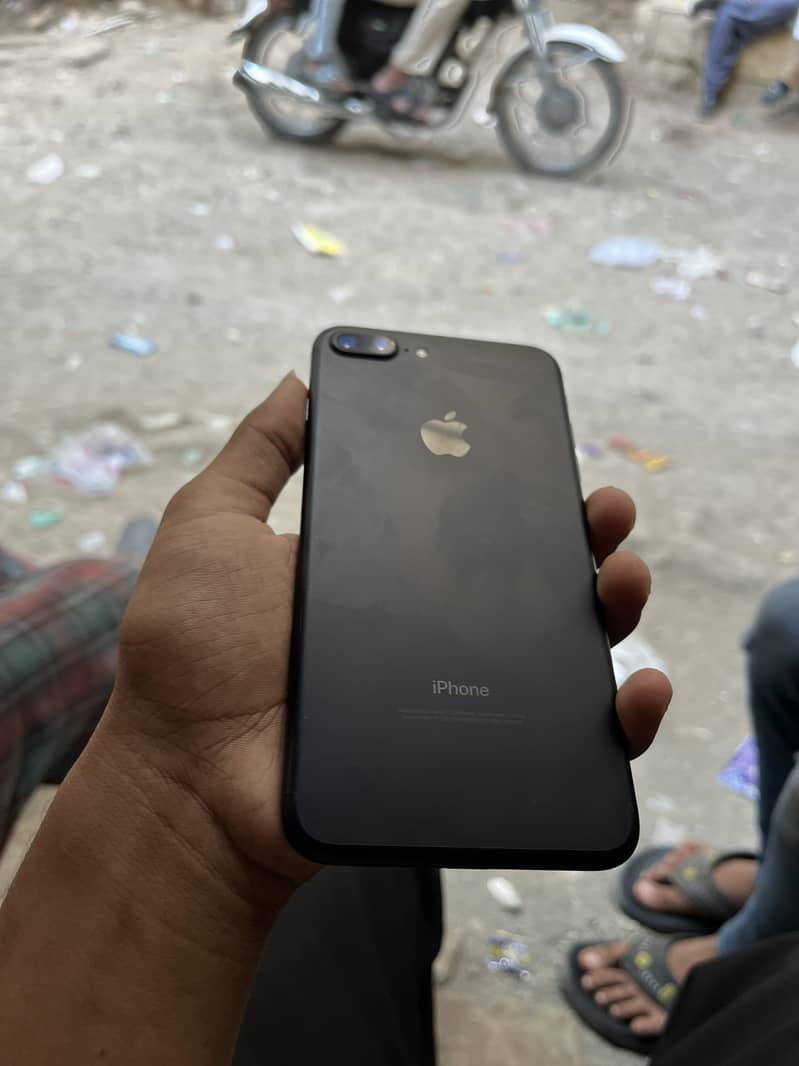 Apple iPhone 7 Plus 5