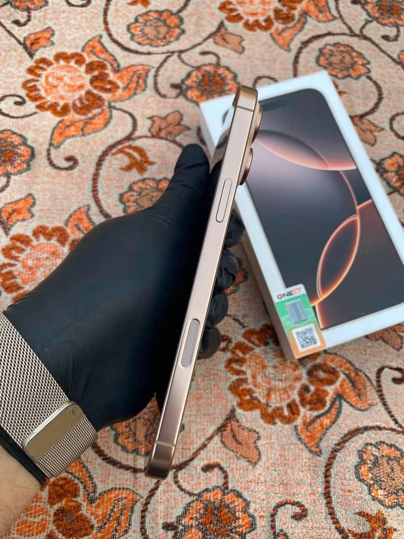 Apple iPhone 16 Pro Max 3