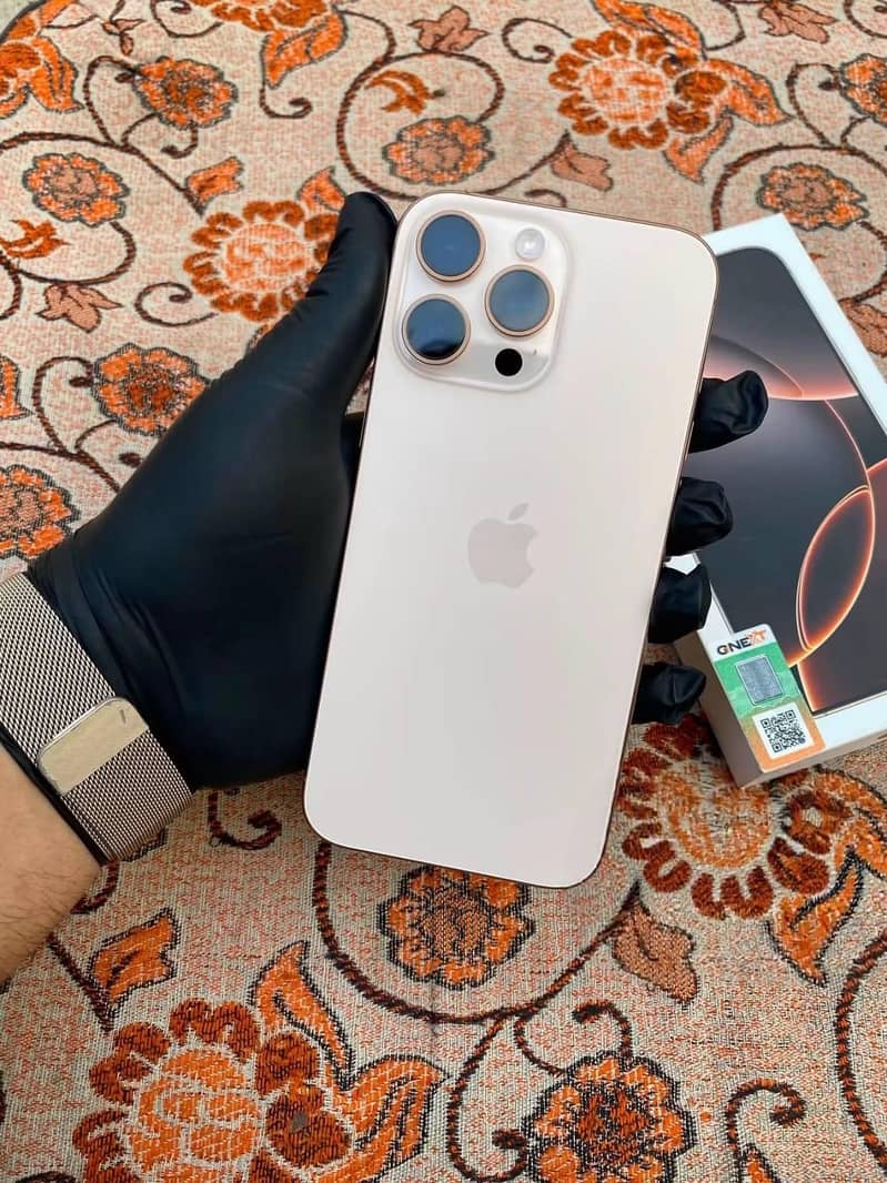 Apple iPhone 16 Pro Max 4