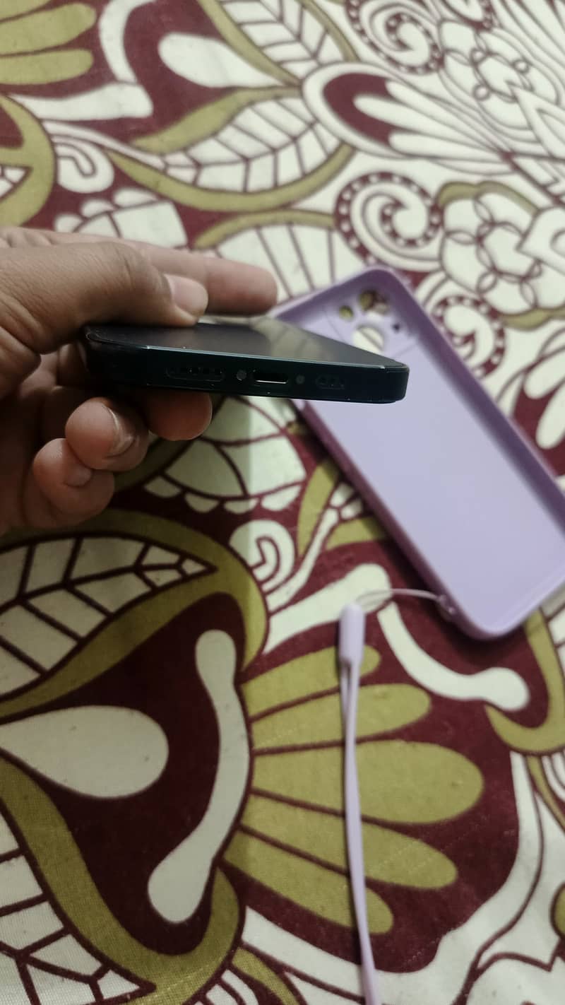 Apple iPhone 13 4