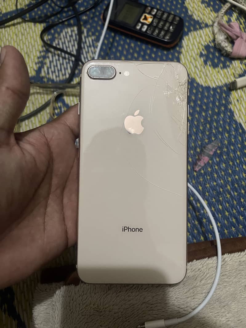 Apple iPhone 8 Plus 3