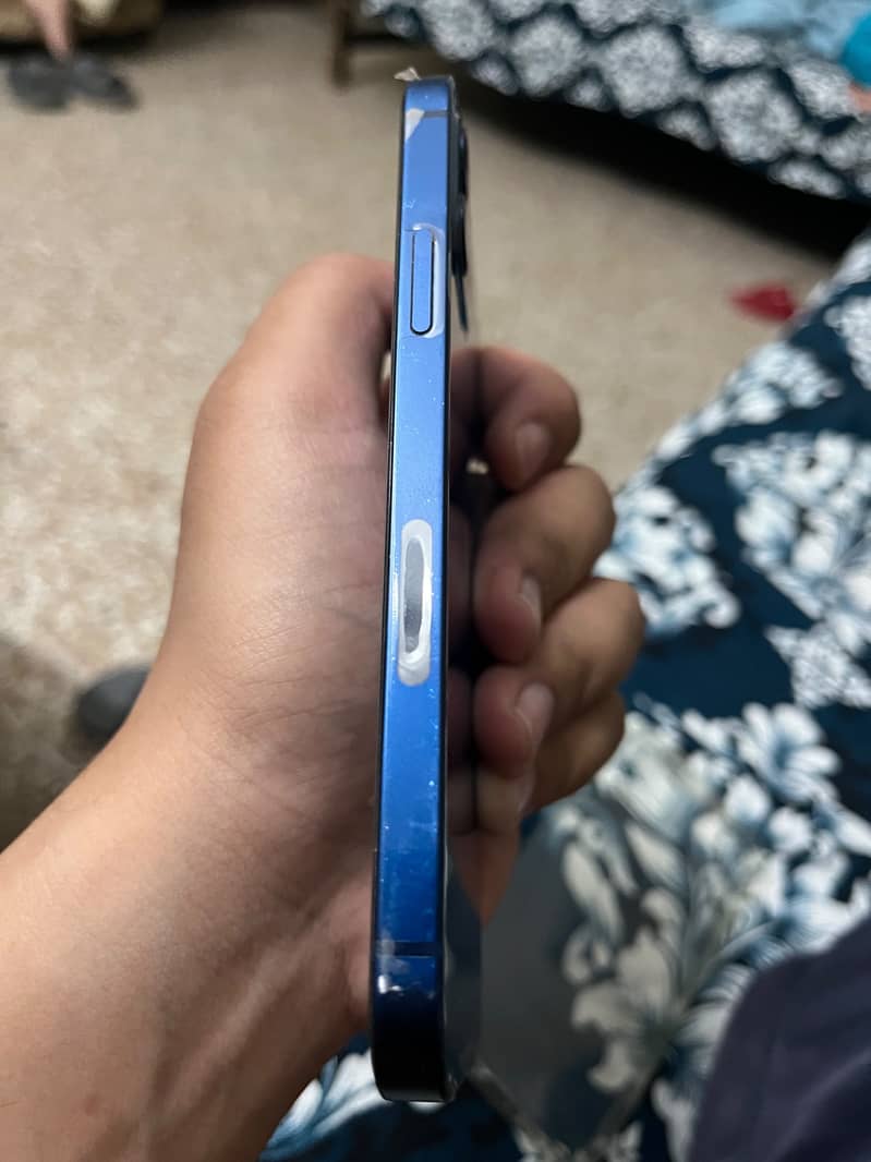 Apple iPhone 12 2