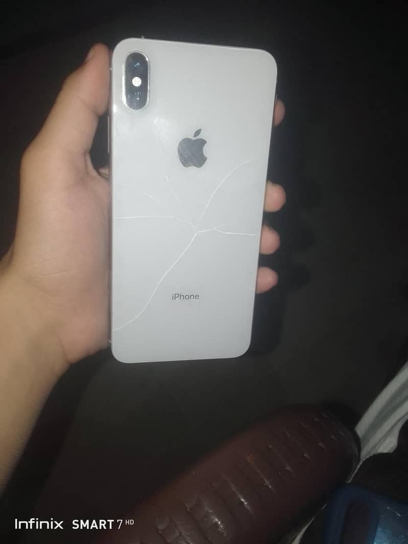 Apple iPhone XS Max 1