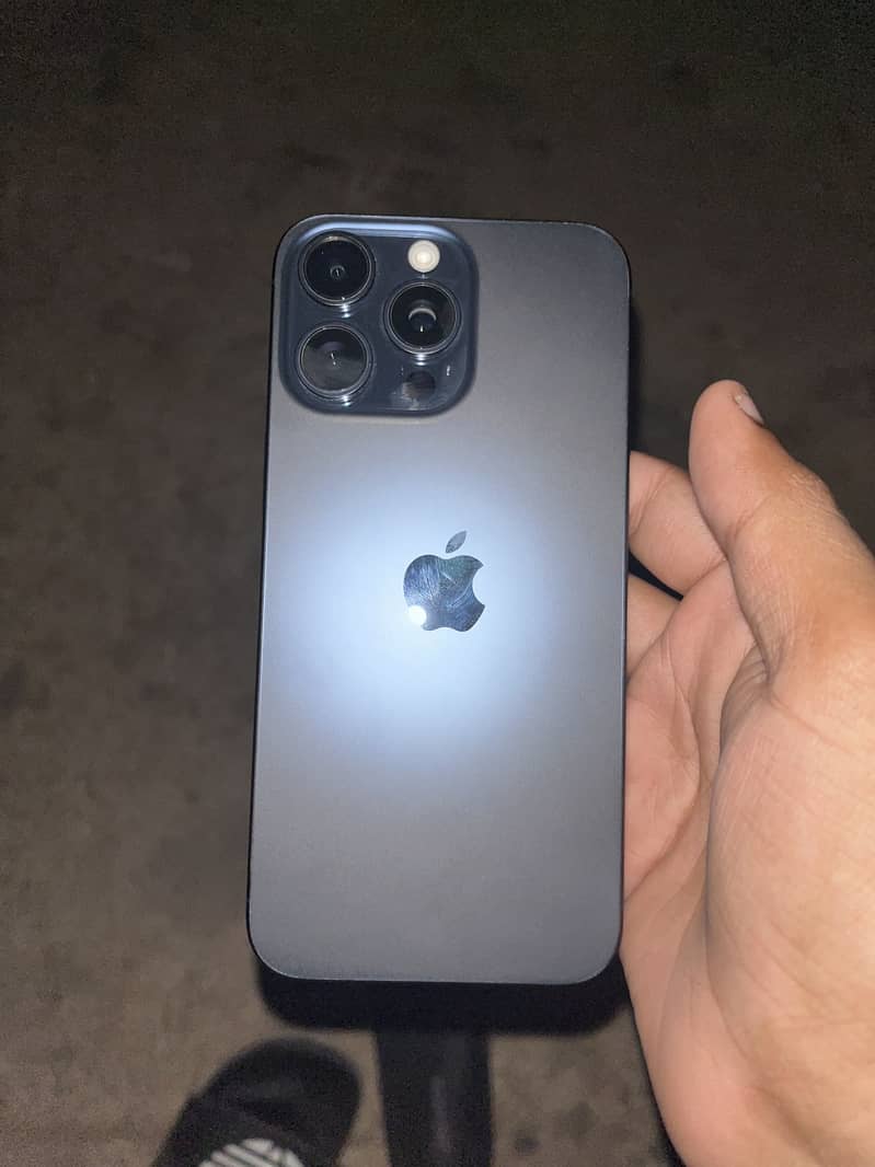 Iphone 15 pro max 4