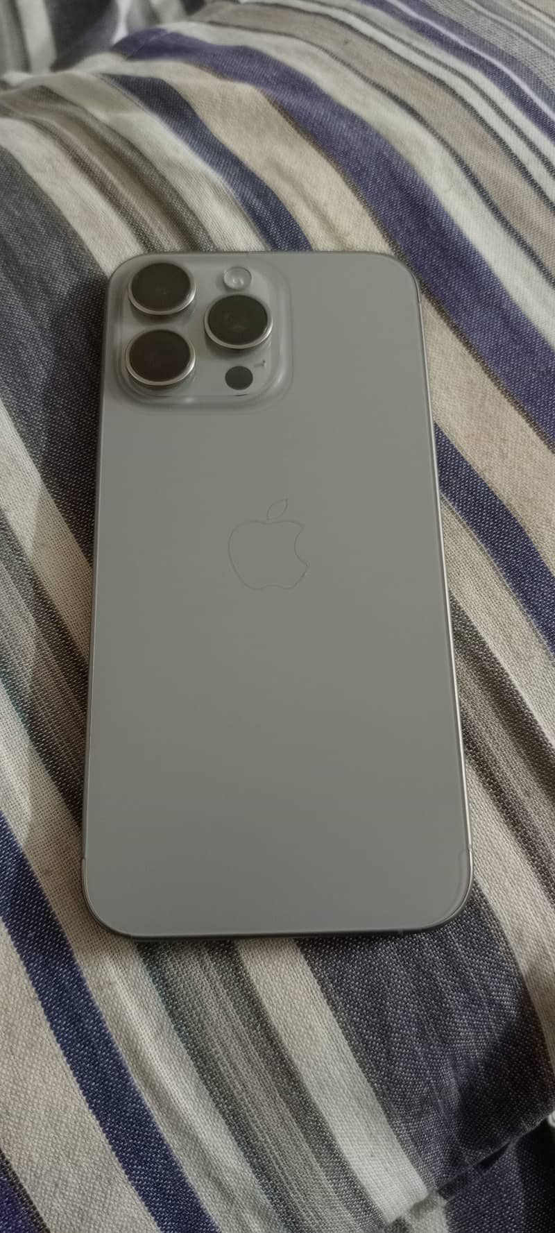 Apple iPhone 15 Pro Max 0
