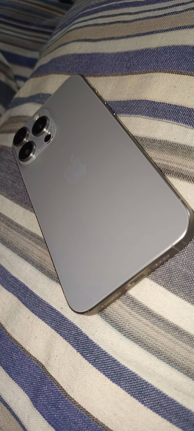 Apple iPhone 15 Pro Max 1