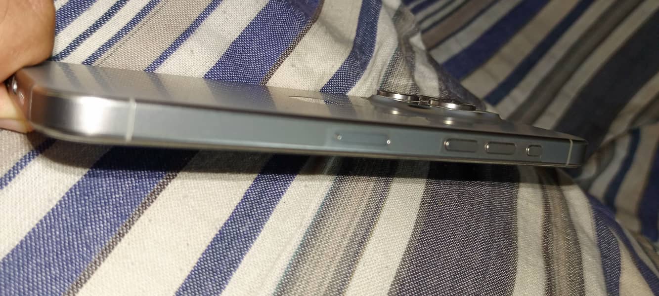 Apple iPhone 15 Pro Max 3