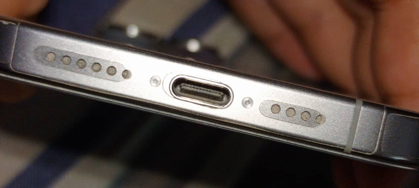 Apple iPhone 15 Pro Max 4