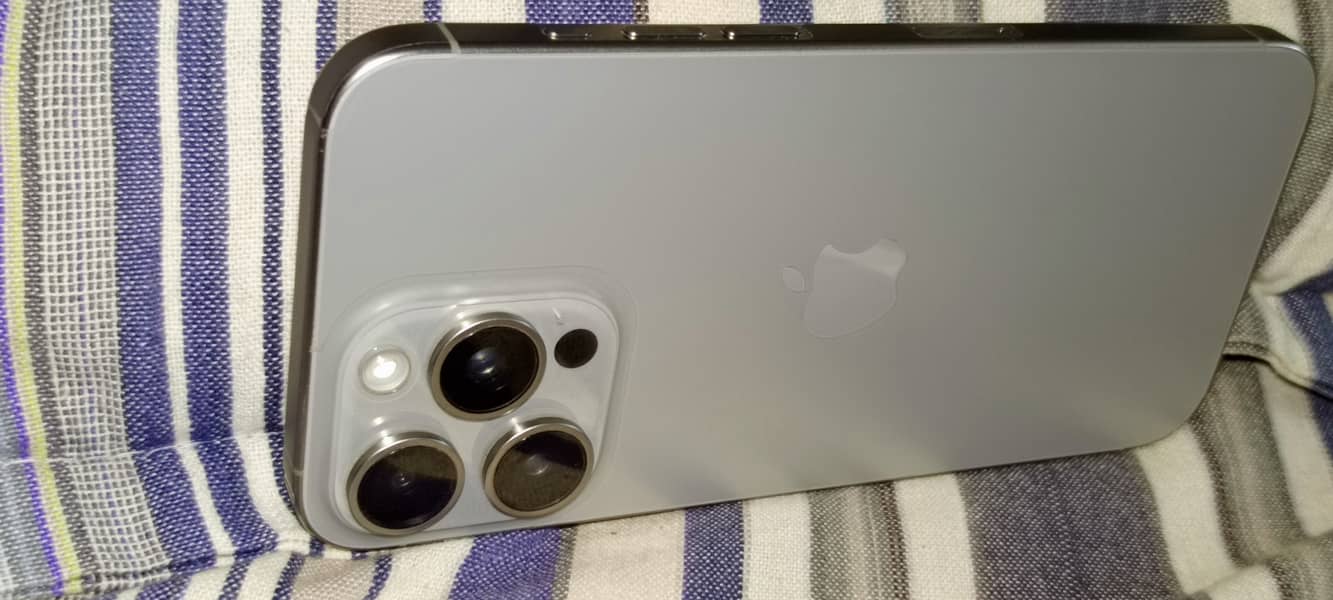 Apple iPhone 15 Pro Max 7