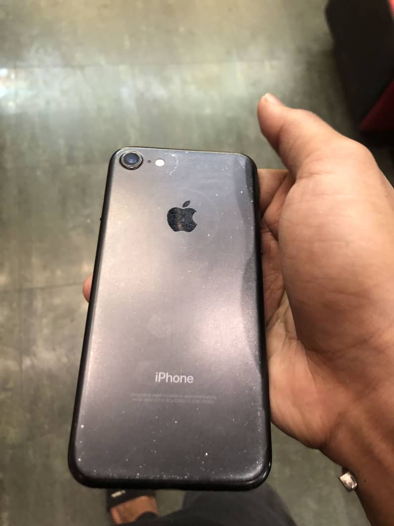 Apple iPhone 7 1