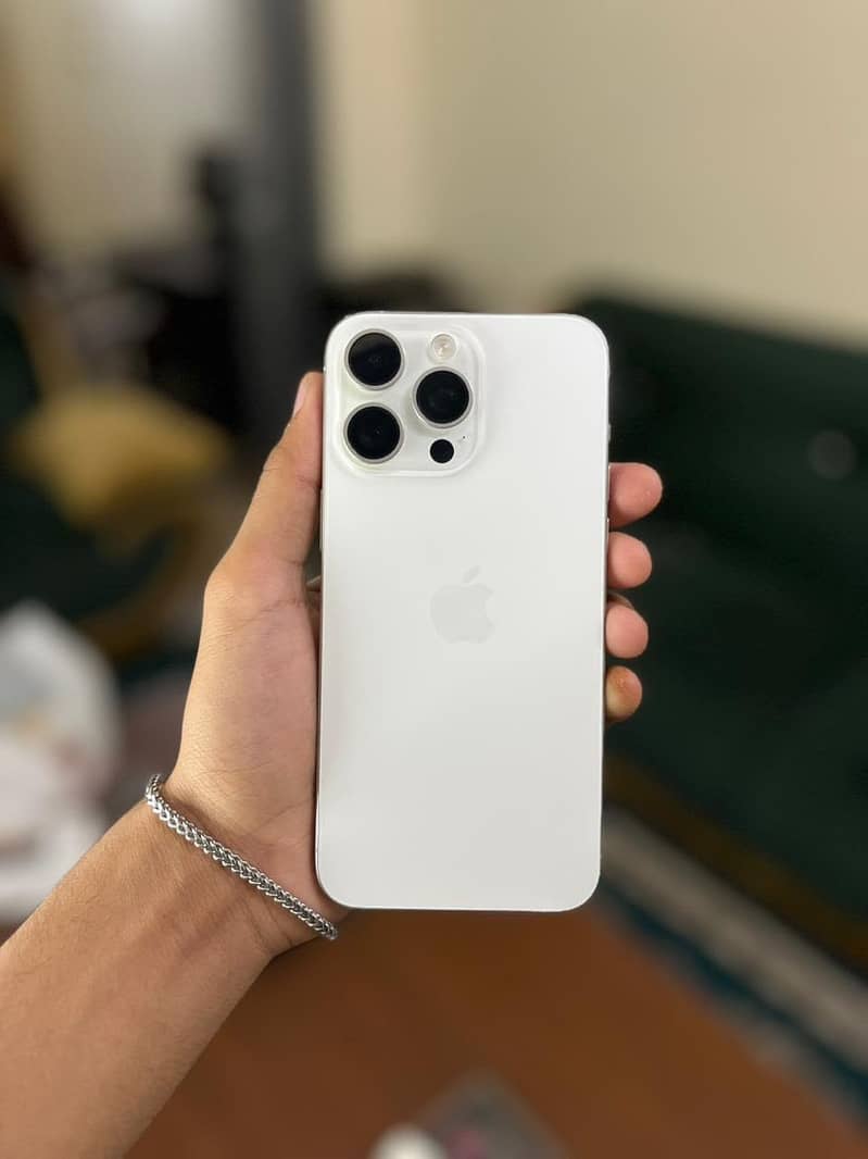 Apple iPhone 15 Pro Max 1