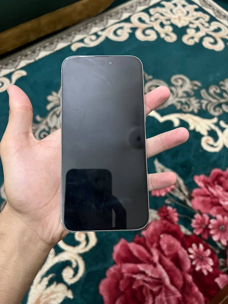 Apple iPhone 15 Pro Max 3