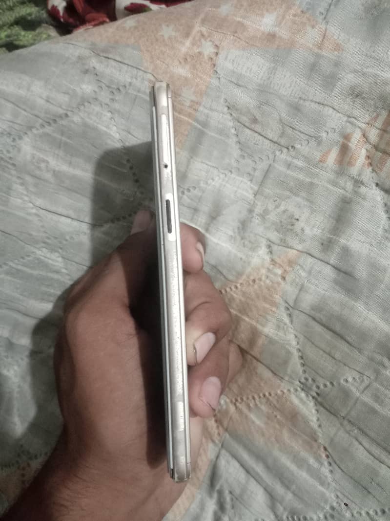 OPPO A37 5