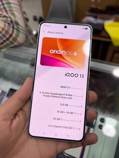 iQOO 13 5G (16GB RAM + 16GB Virtual / 512GB Storage)
