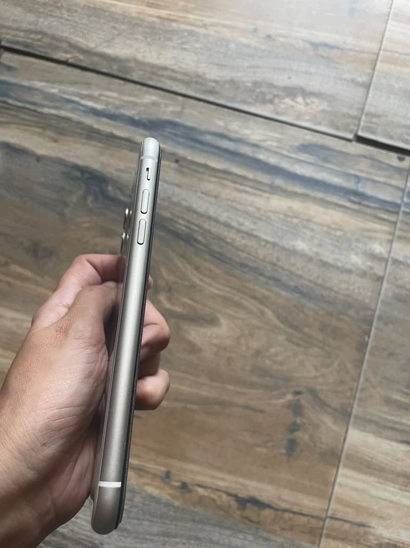 Apple iPhone 11 3