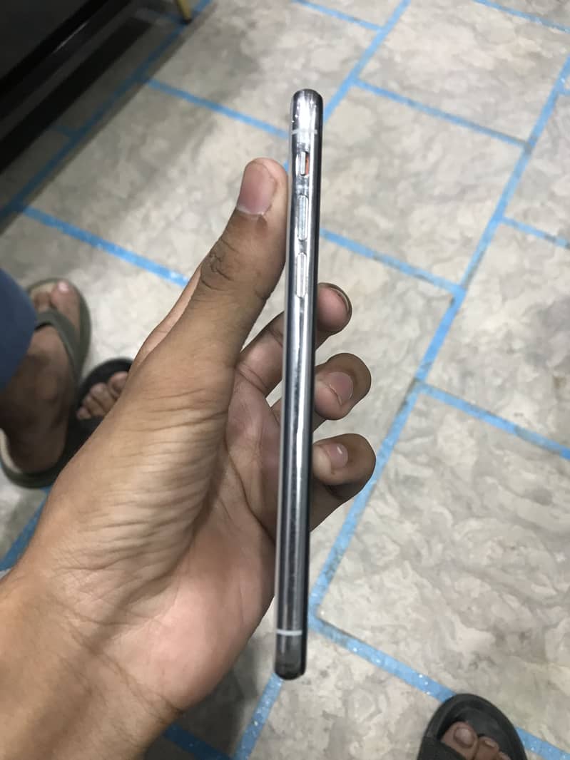 Apple iPhone XS 3