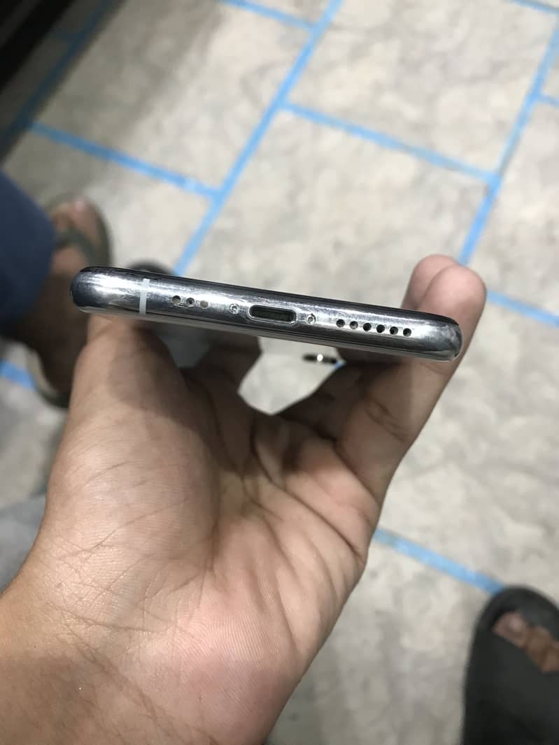 Apple iPhone XS 5