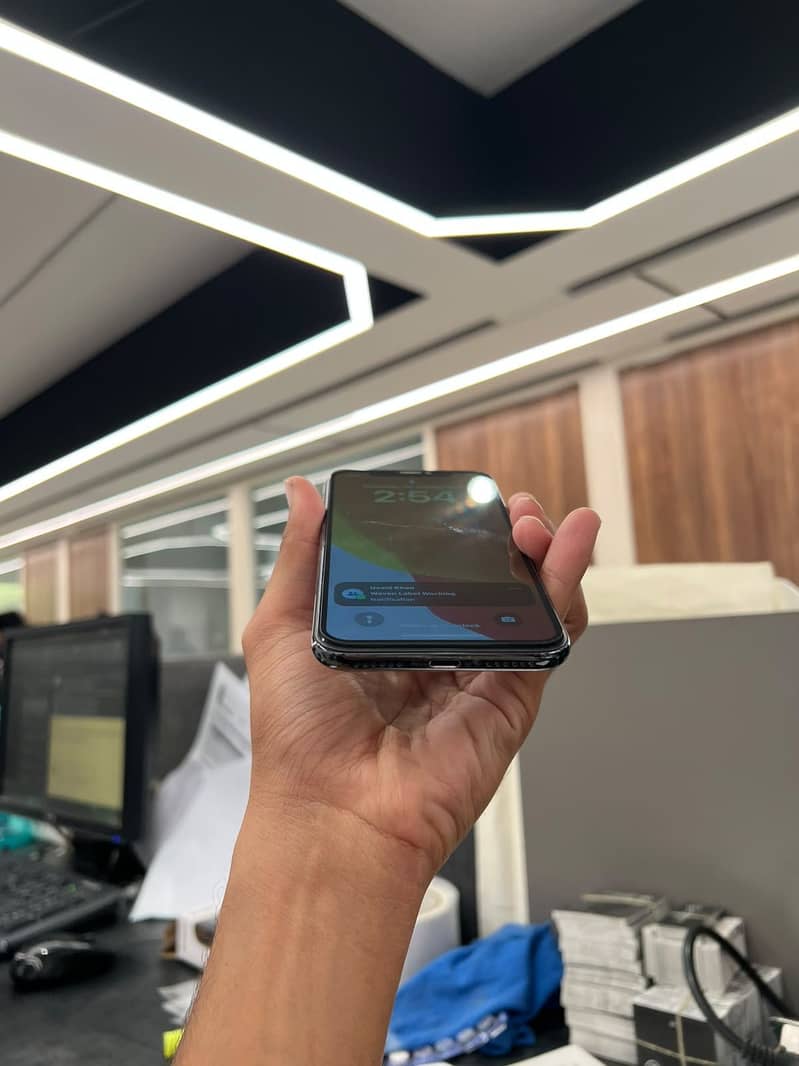 Apple iPhone X 6