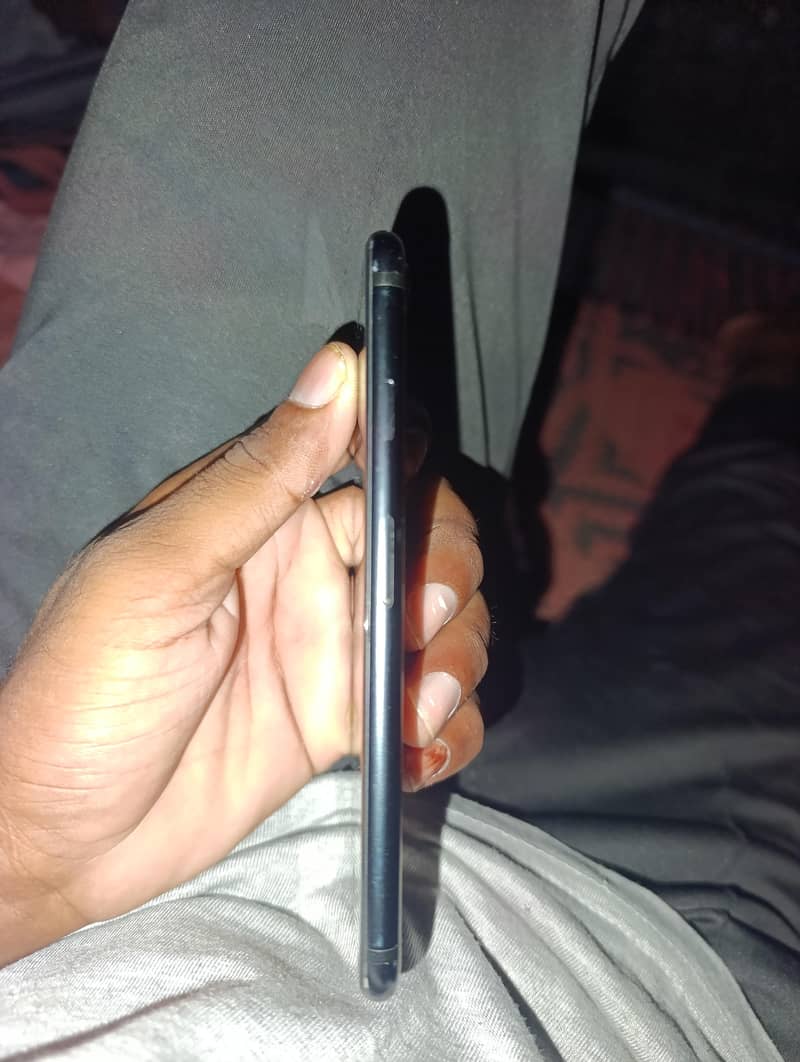 Apple iPhone 7 3