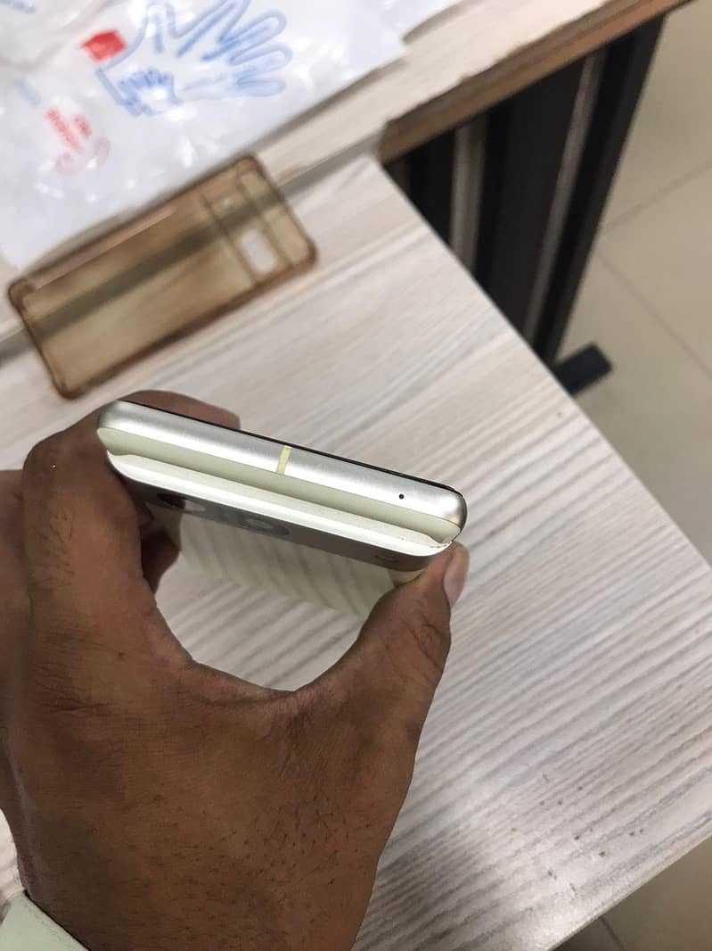 Google Pixel 7 4