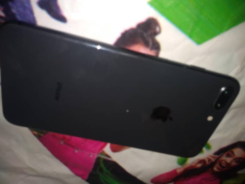 Apple iPhone 8 Plus 4