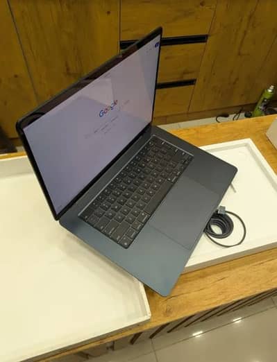 Apple MacBook pro M2 Max - M1.2. 3.4. 5pro. Air. Max