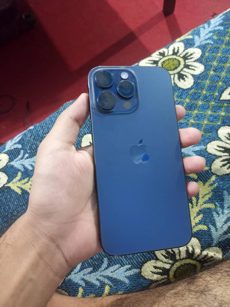 Apple iPhone 15 Pro Max 0