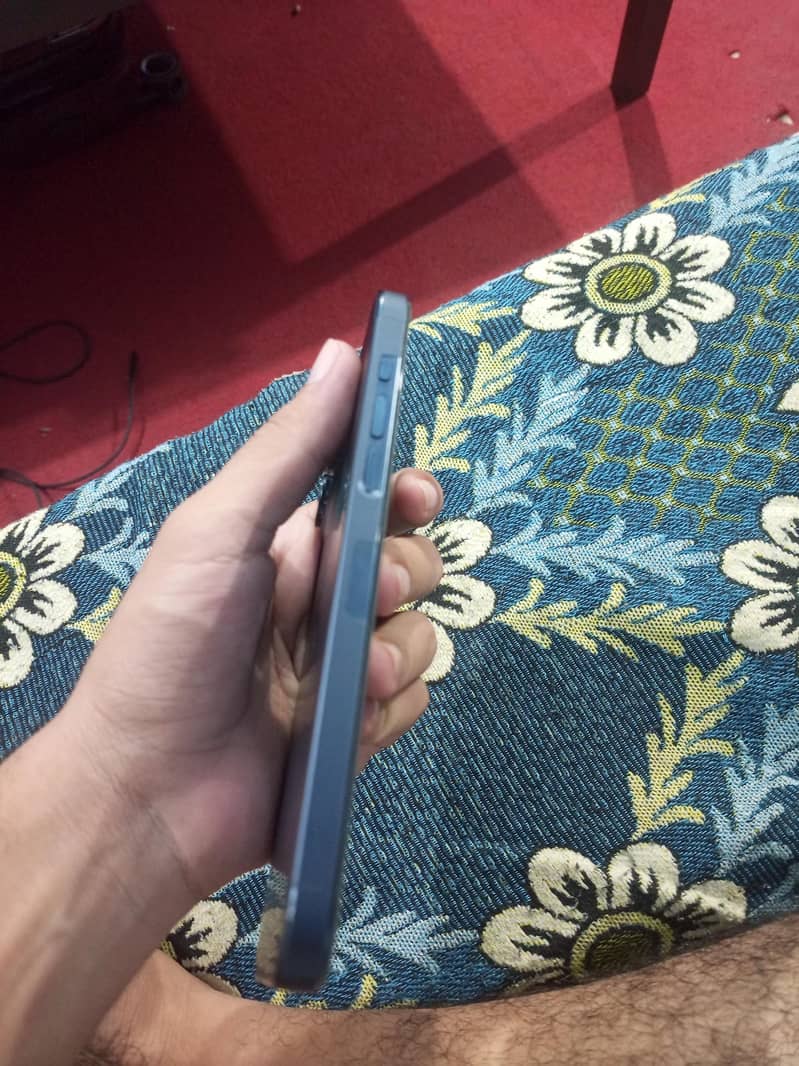 Apple iPhone 15 Pro Max 2