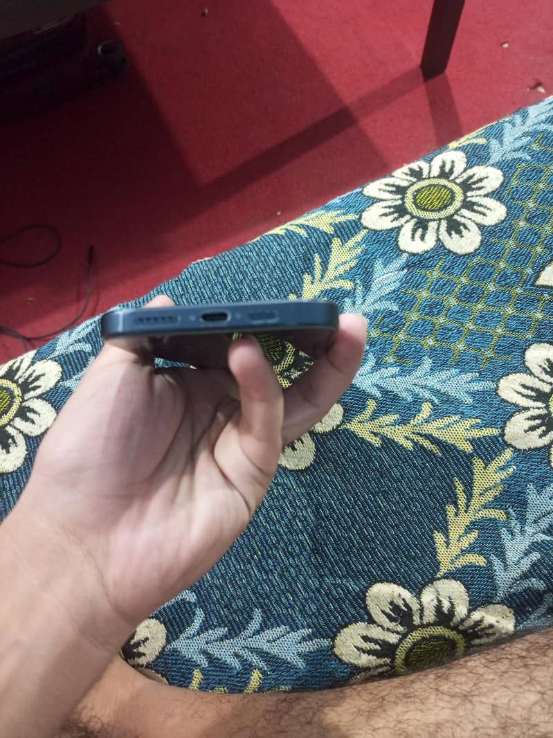 Apple iPhone 15 Pro Max 3