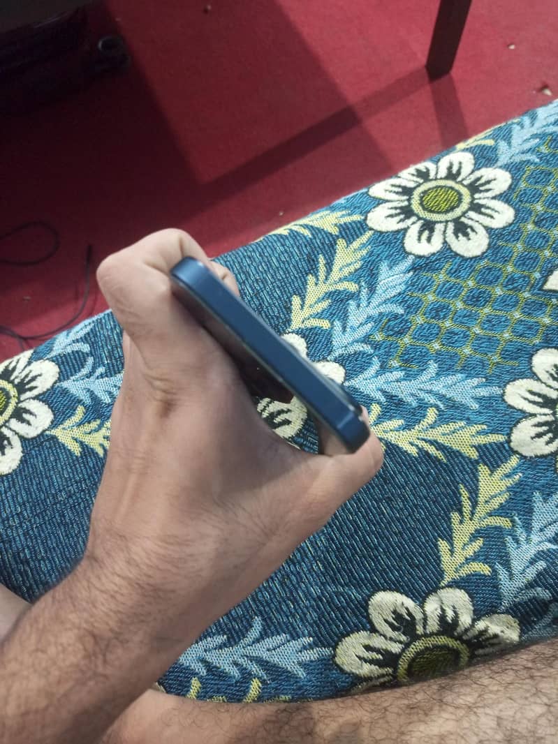 Apple iPhone 15 Pro Max 4