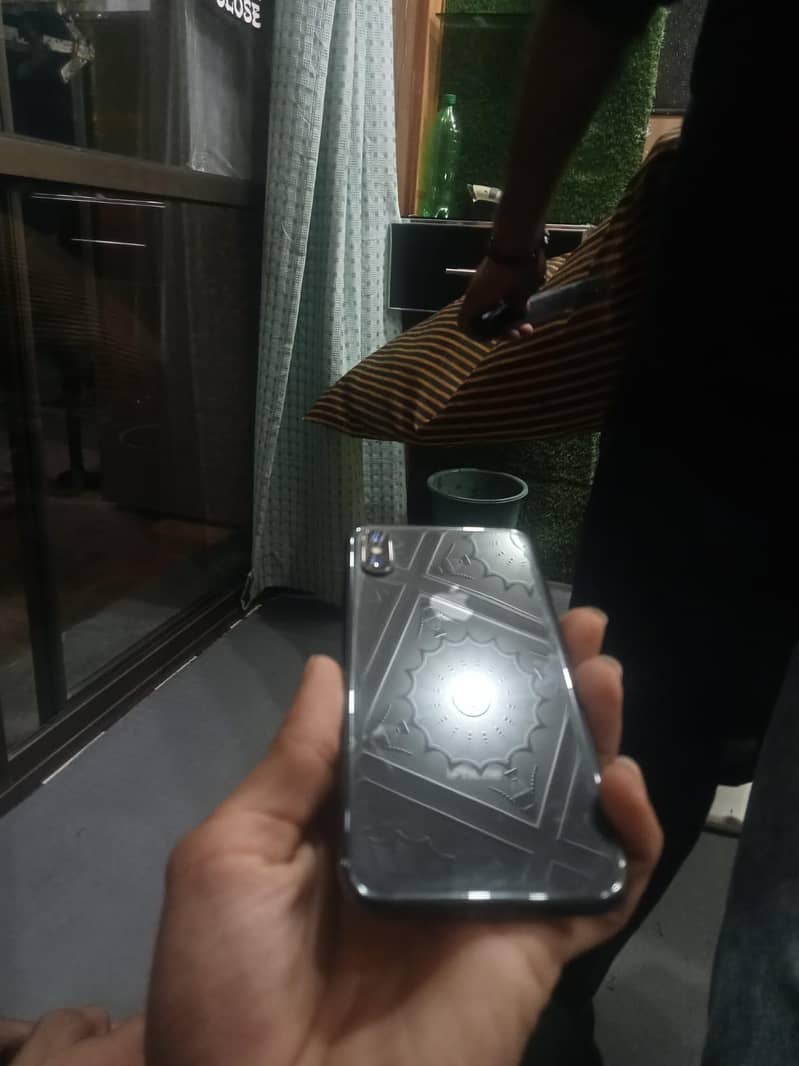 Apple iPhone X 4