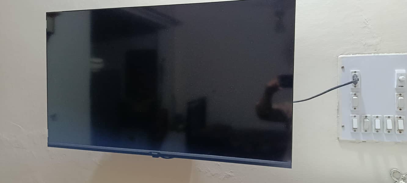 smart LED TV used only one year 1