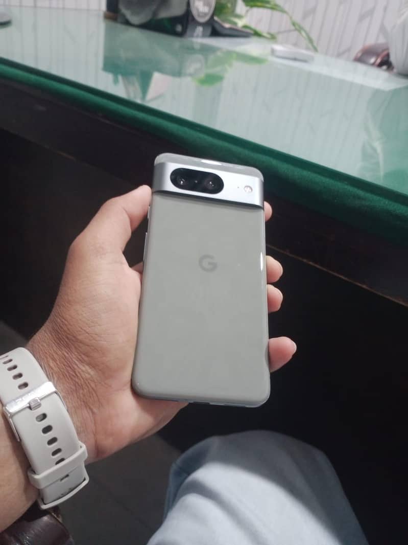 Google Pixel 8 4