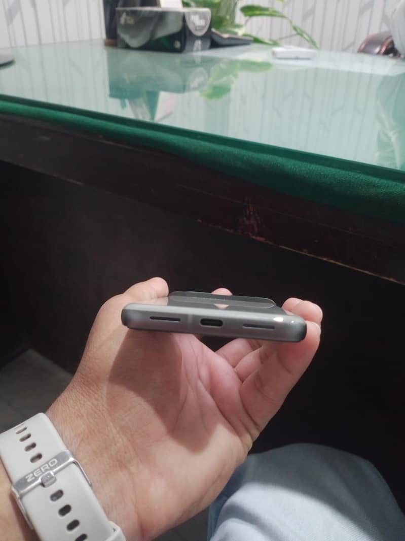 Google Pixel 8 5