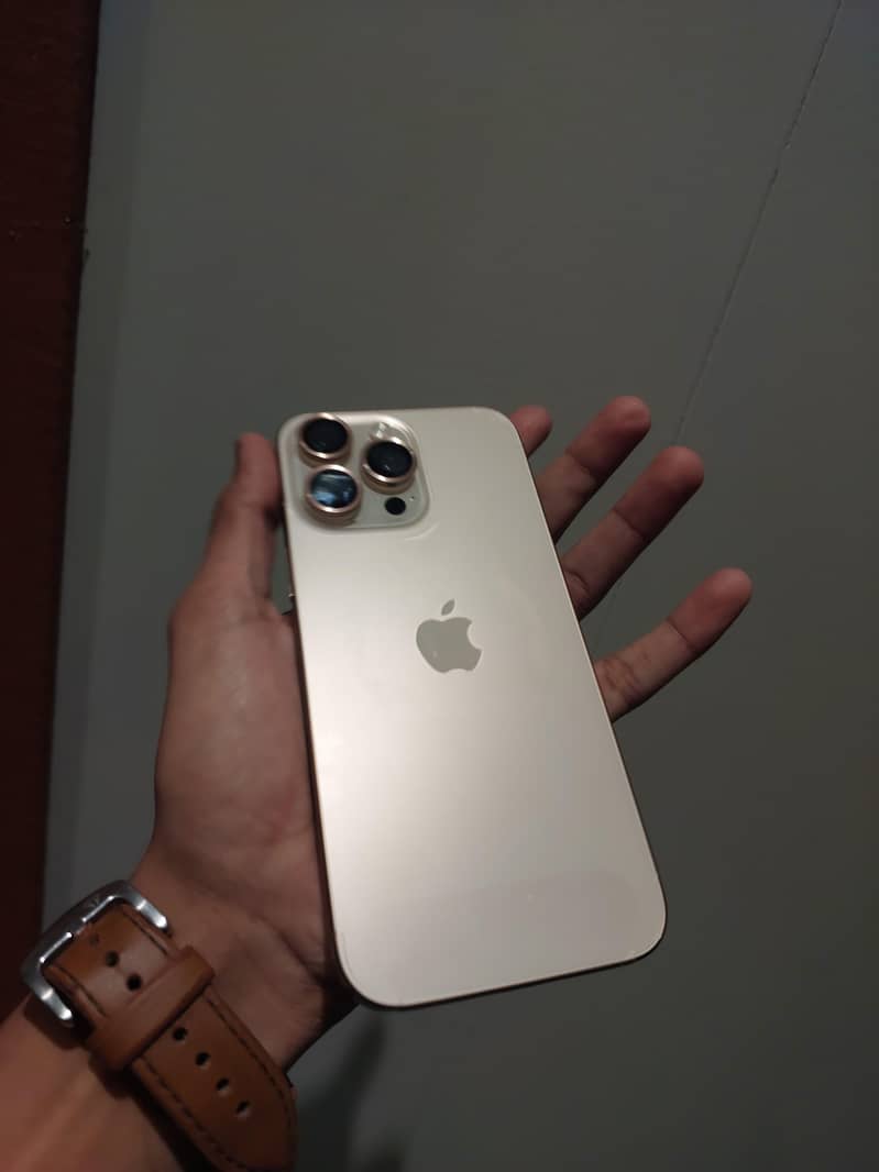 Apple iPhone 16 Pro Max 0