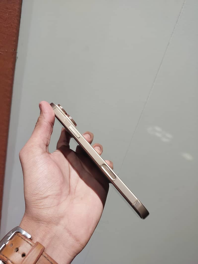 Apple iPhone 16 Pro Max 5