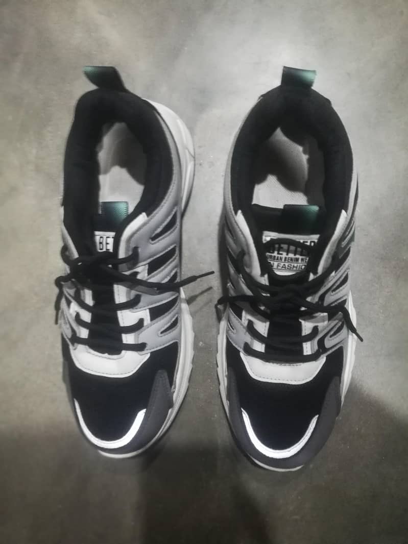 Size 44/8 0