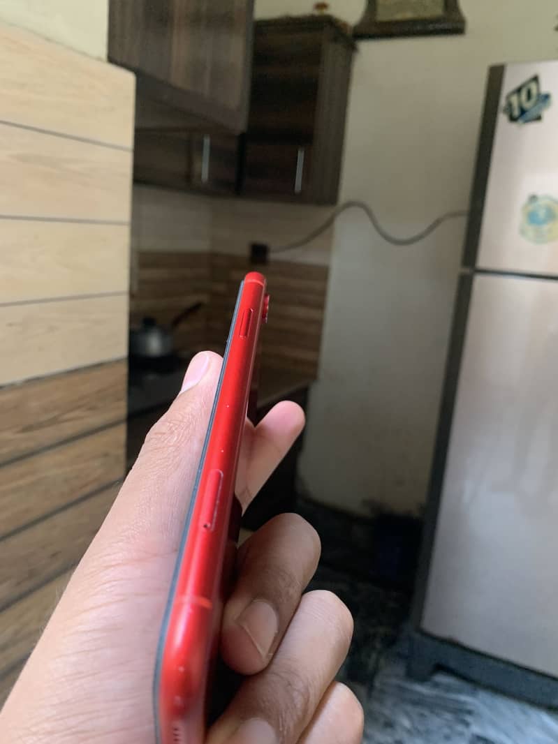 iPhone XR 4