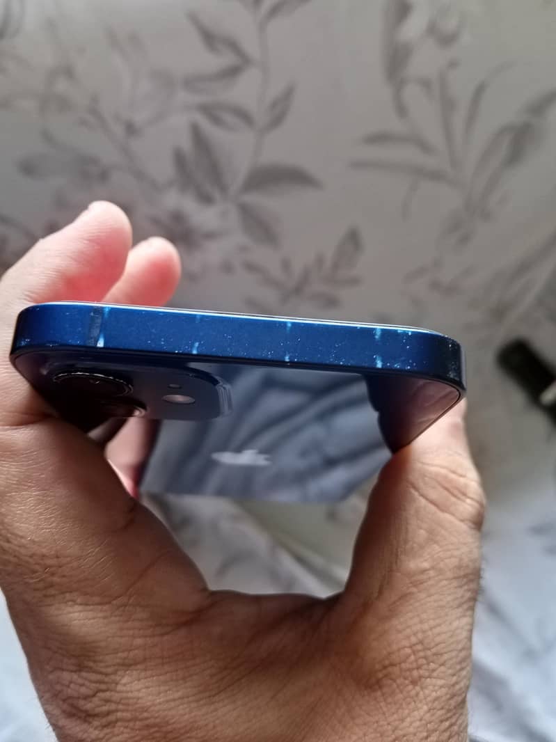 Apple iPhone 12 6
